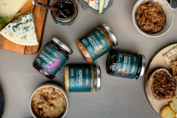 VISIEMS Karamelizuoti svogūnai su Cajun prieskonių mišiniu