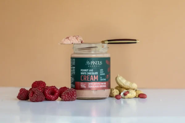 Žemės riešutų kremas su baltuoju šokoladu