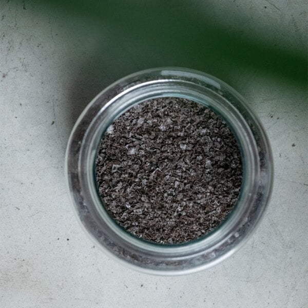 Druskos dribsniai su juoduoju česnaku 80g